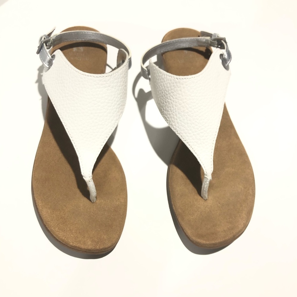 White Mountain Women’s White Leather T-Strap Sandals Size 9